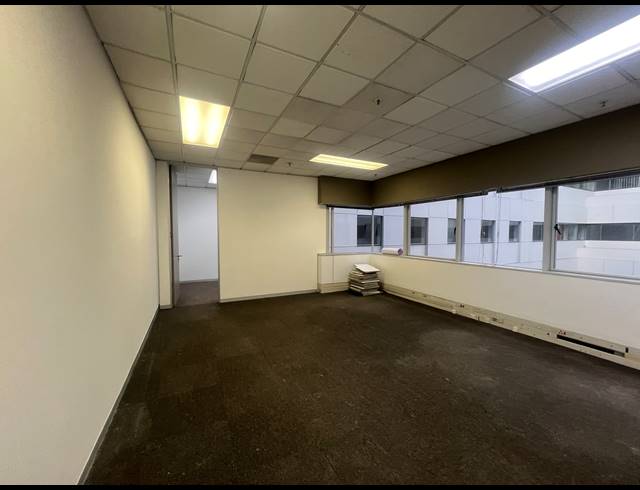 1,061M² OFFICE TO LET IN ROSEBANK